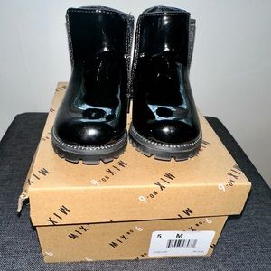 Mix No.6 toddler size 5 shoes!